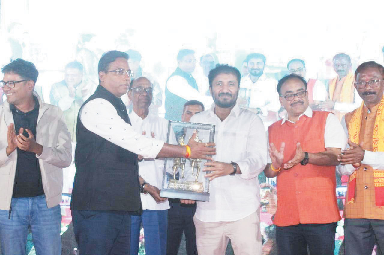 सपने देखें, संकल्प लें और निरंतर मेहनत करें-आनंद कुमार