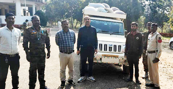 205 बोरी अवैध धान सहित 3 पिकअप जब्त