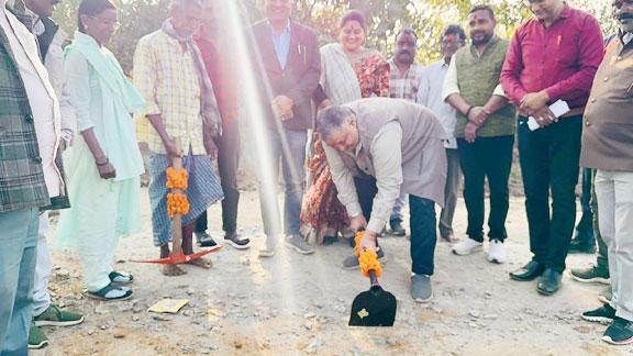पर्यटन मंत्री ने खैरबार में गौरवपथ निर्माण का किया भूमिपूजन