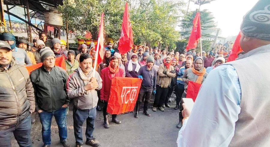 लेबर कोड पर मजदूरों का गुस्सा फूटा, विरोध प्रदर्शन