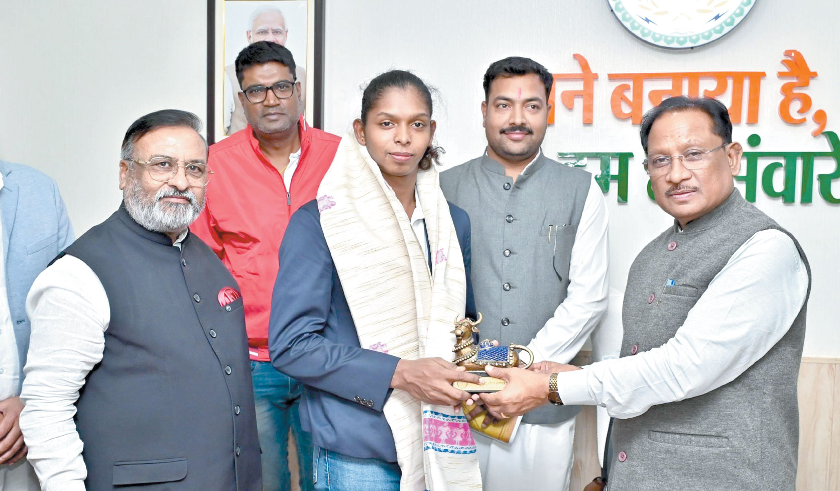 सीएम ने महिला कबड्डी विश्वकप की स्टार खिलाड़ी संजू देवी को दी बधाई