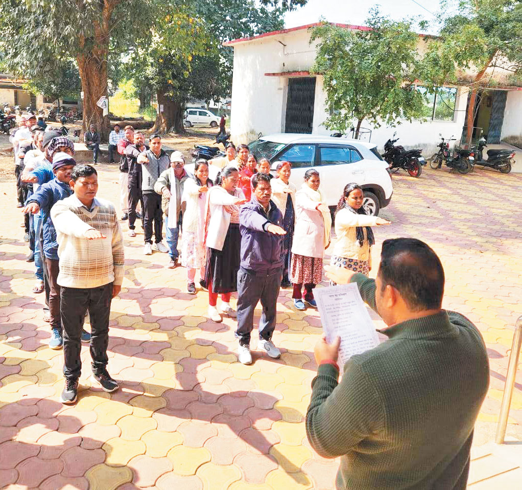  विधायक रायमुनी ने दिलाई संविधान की शपथ