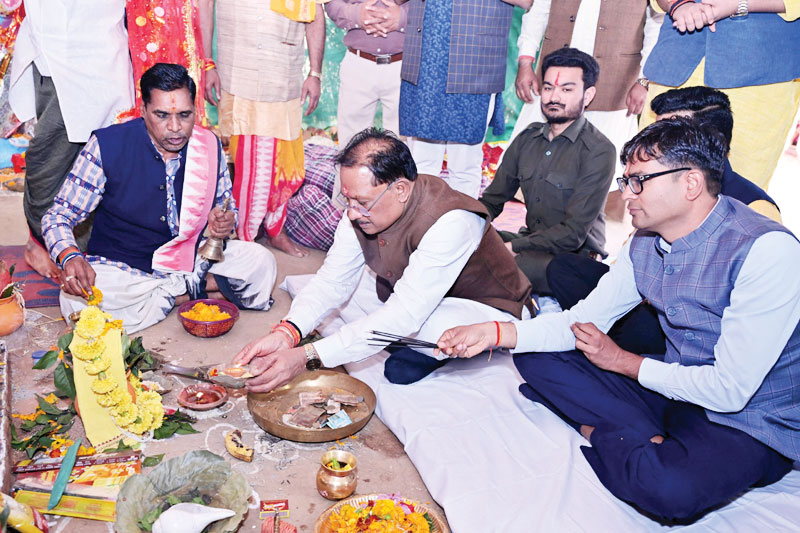 विष्णु महायज्ञ चक्र पूजा में शामिल हुए सीएम