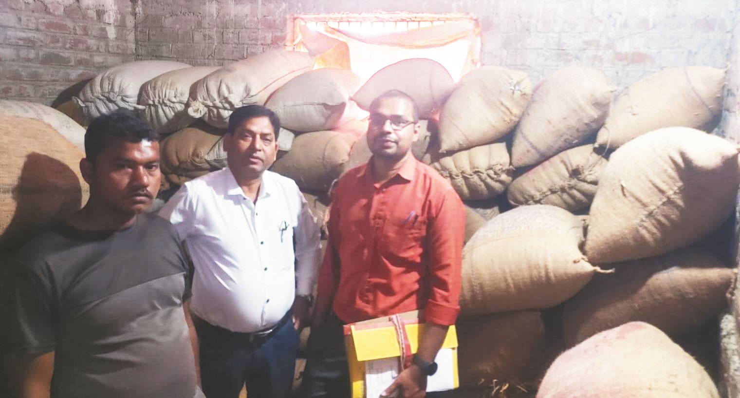 पौने 76 लाख का धान व 4 वाहन जब्त