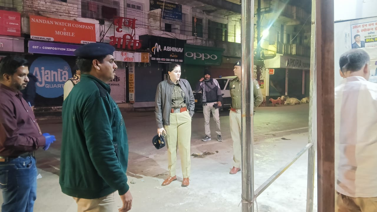 नांदगांव के मानव मंदिर चौराहे के मेडिकल दुकान में घुसकर युवक पर चाकू से कई वार