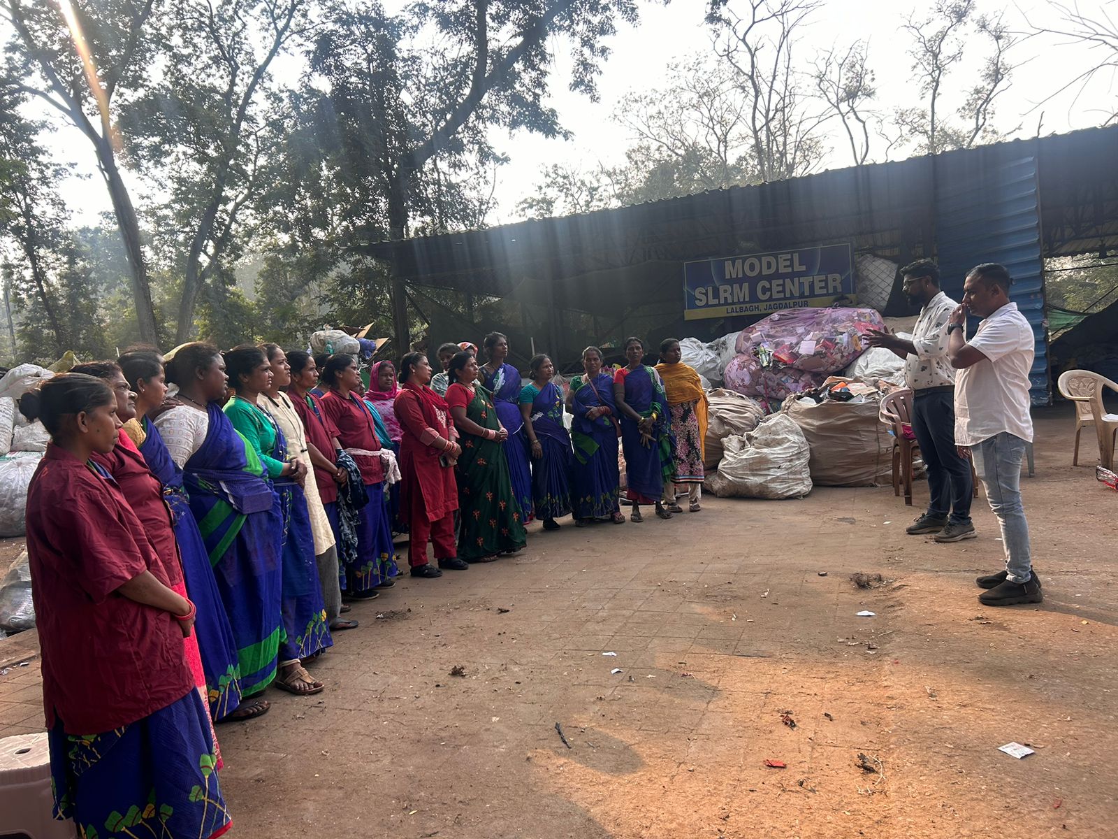 संविधान दिवस पर स्वच्छता दीदियों का सम्मान