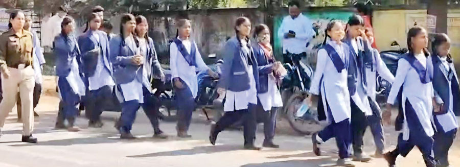 मैदान बचाओ आंदोलन तेज, कोर्ट घेराव के लिए निकले विद्यार्थी, समझाइश के बाद वापस भेजा