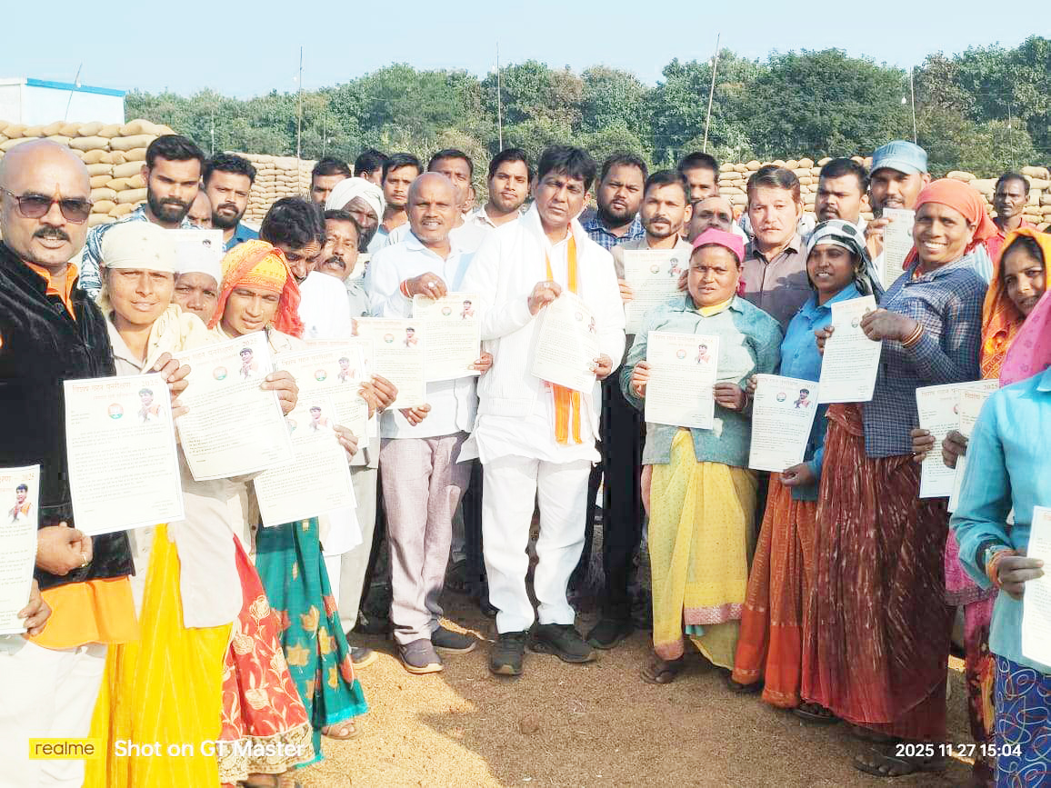 धान खरीदी केंद्रों में पहुंचे विधायक, किसानों से की मुलाकात