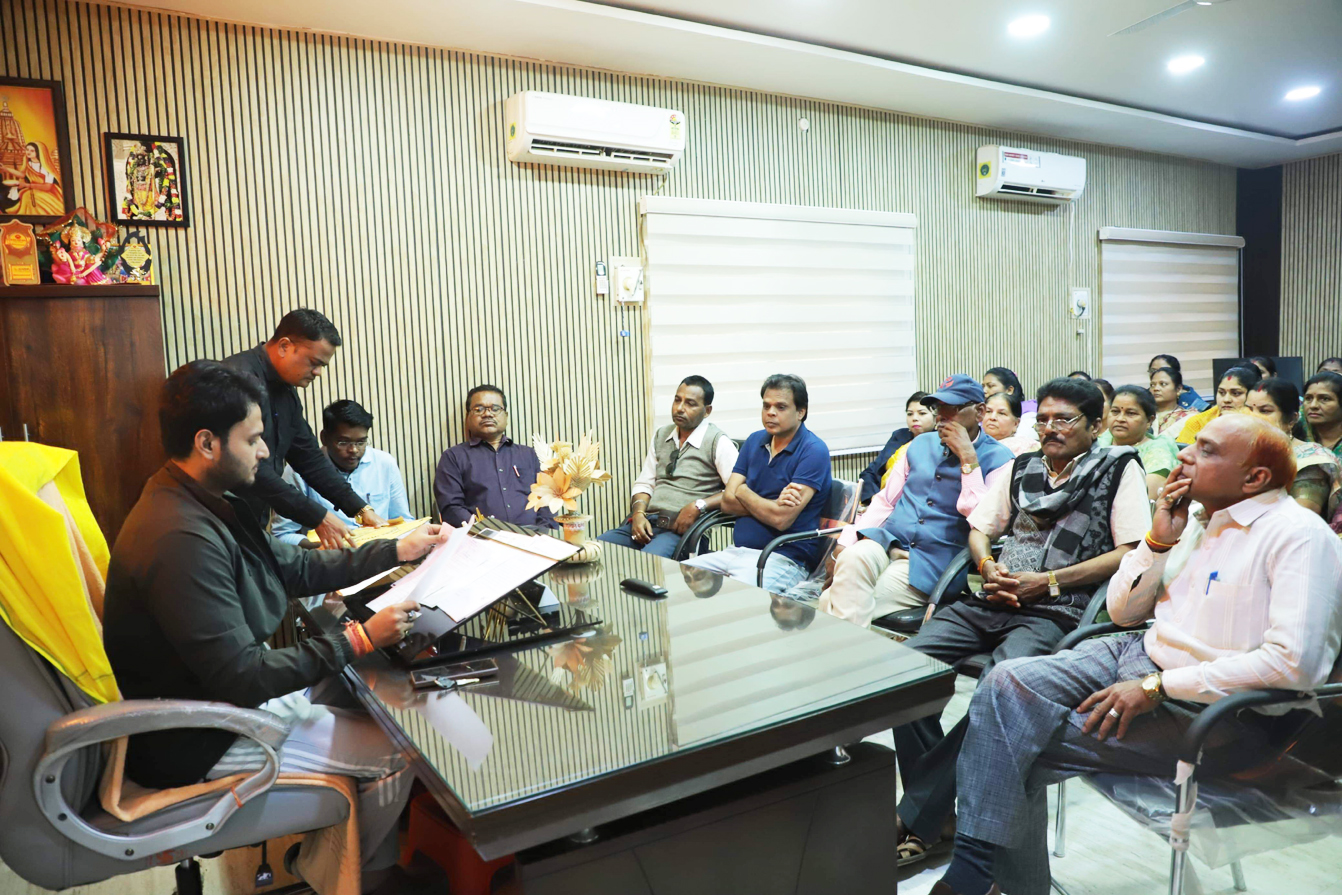 समस्याओं पर नपाध्यक्ष से मिले वार्डवासी