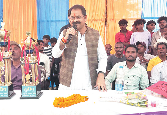 क्रिकेट में कोनी विजयी, विधायक ने किया पुरस्कृत