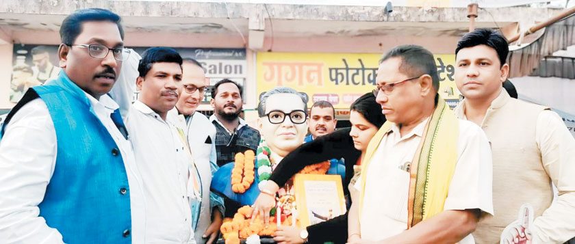  संविधान दिवस पर निकाली रैली