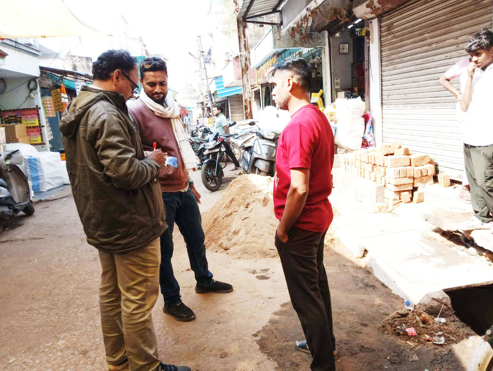 गंदगी फैलाने वालों पर जुर्माना