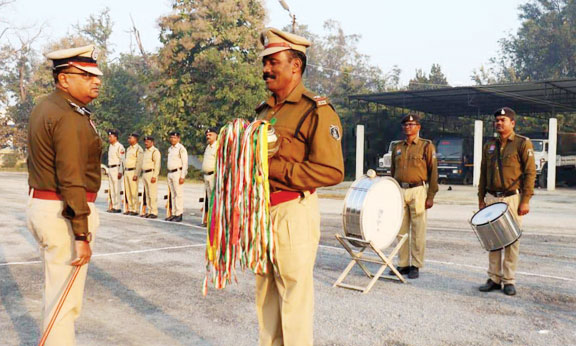 थाना-चौकियों में सरगुजा पुलिस का साझा जनरल परेड, अनुशासन पर एसएसपी के सख्त निर्देश