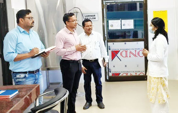 कलेक्टर ने जिला अस्पताल का किया निरीक्षण, स्वास्थ्य सेवाओं में सुधार के निर्देश