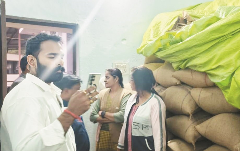 10 प्रकरणों में साढ़े 12 लाख का अवैध धान जब्त