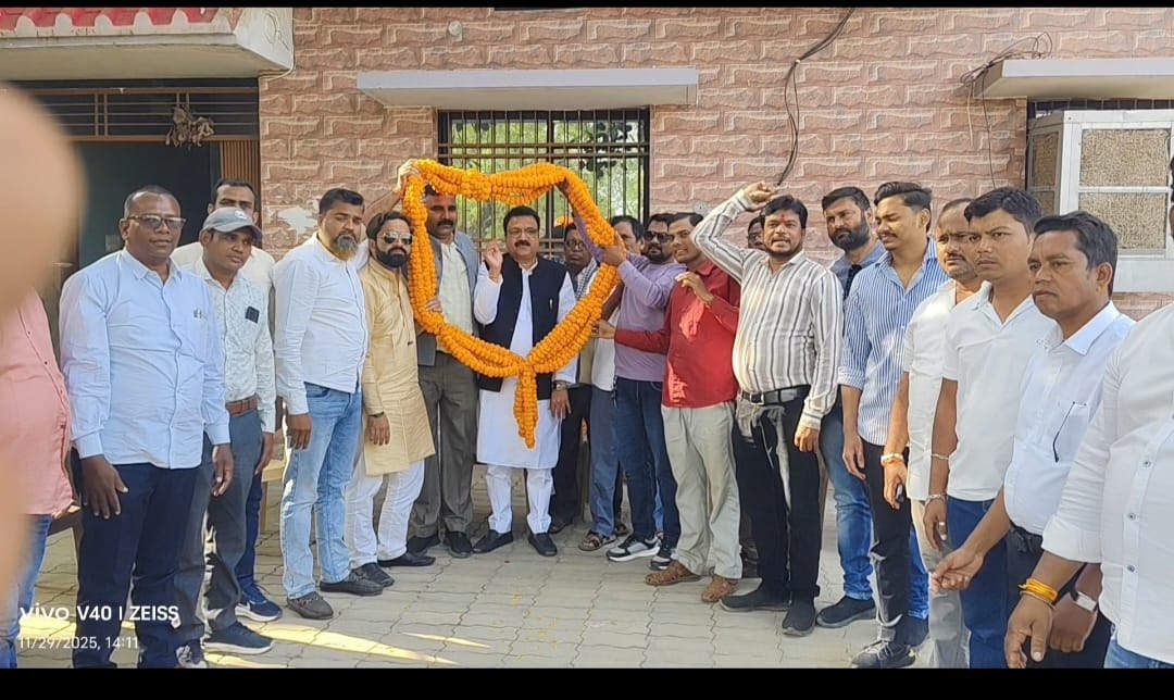 विधायक द्वारिकाधीश बने कांग्रेस  महासमुंद जिलाध्यक्ष, बधाई देने तांता