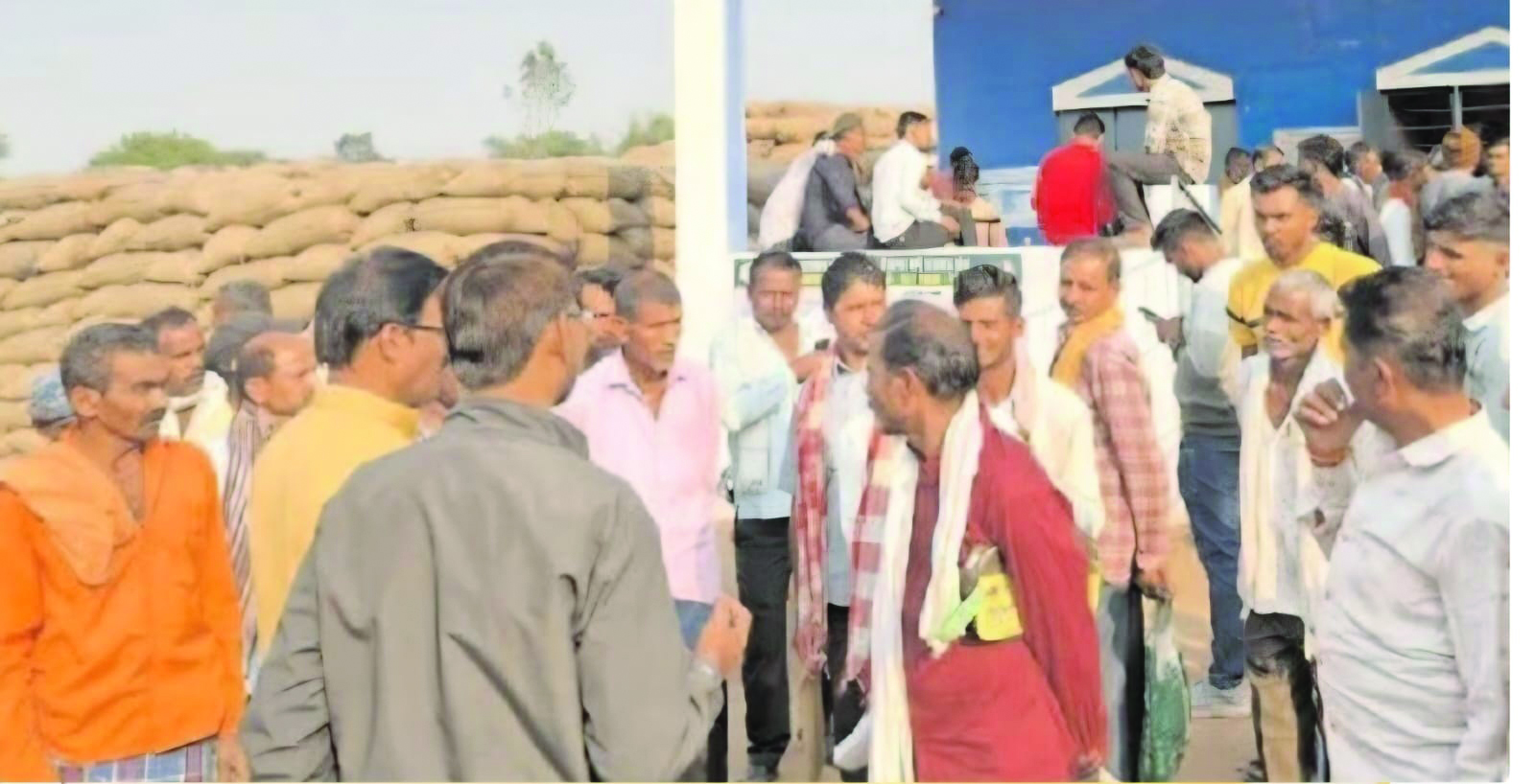 5 सौ बोरी डीएपी के लिए 15 सौ किसान पंजीकृ त, कमी से किसानों में आक्रोश