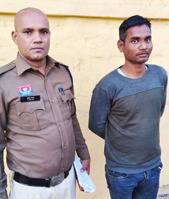 चोरी की बाइक के साथ आरोपी गिरफ्तार