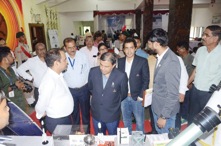 इसरो निदेशक ने विद्यार्थियों में अंतरिक्ष विज्ञान के प्रति जिज्ञासा देखी