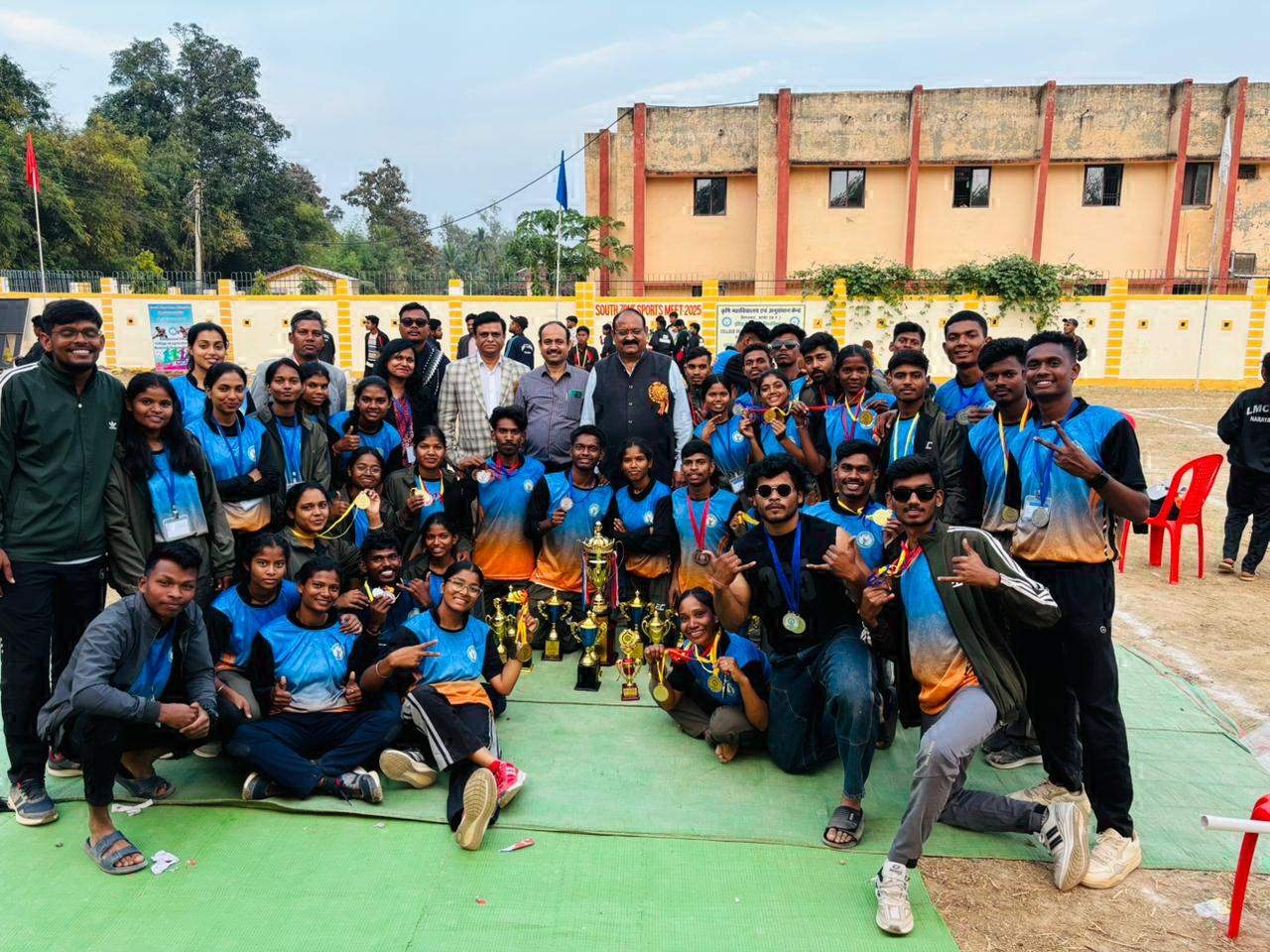 साउथ जोन खेल स्पर्धा में जगदलपुर कृषि महा. का दबदबा, ओवरऑल विनर्स ट्रॉफी समेत 153 पदक जीते