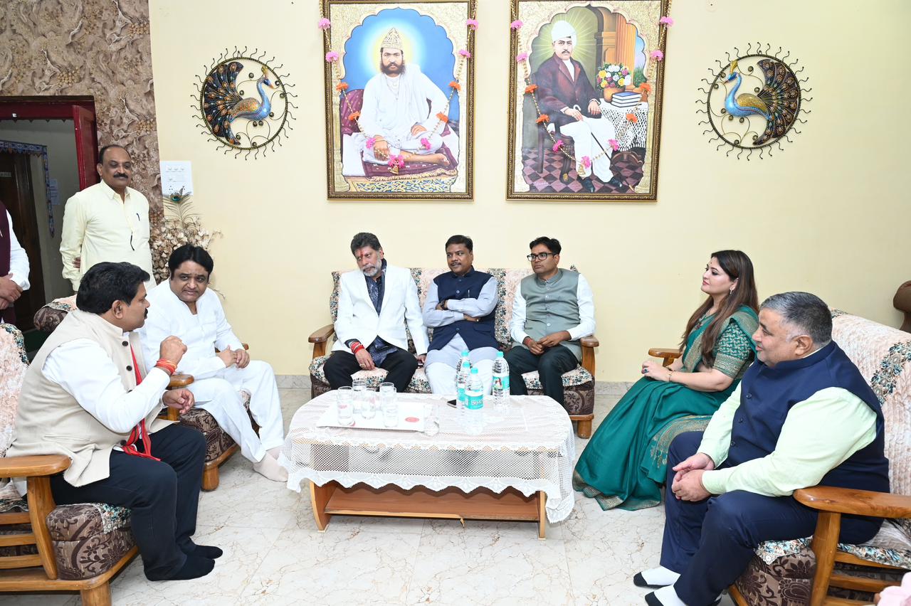 प्रकाश मुनि से चार मंत्रियों और भाजपा अध्यक्ष ने की मुलाकात