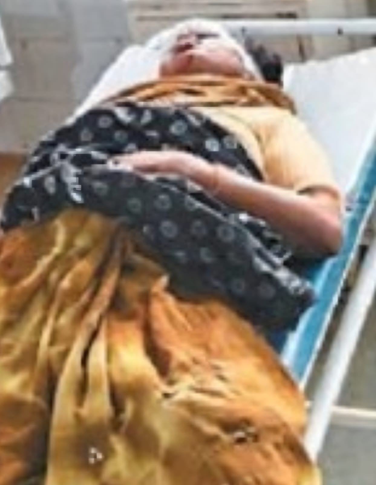 कार की चपेट में बच्ची  की मौत, मां गंभीर