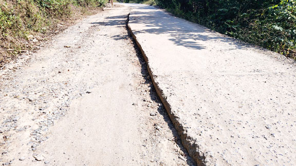 नकुलनार-श्यामगिरी-बचेली मार्ग पर अपूर्ण कार्य, हादसे की आशंका