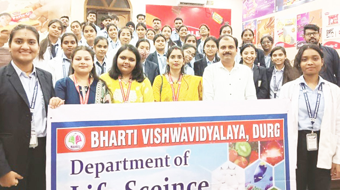 भारती विवि के विद्यार्थियों का औद्योगिक भ्रमण