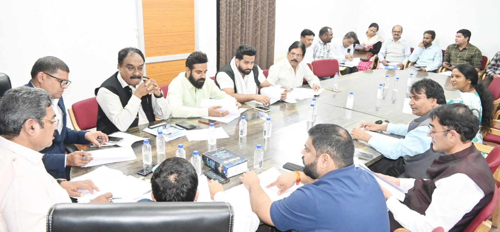 महापौर परिषद की बैठक में विभिन्न विकास कार्यों को मिली मंजूरी