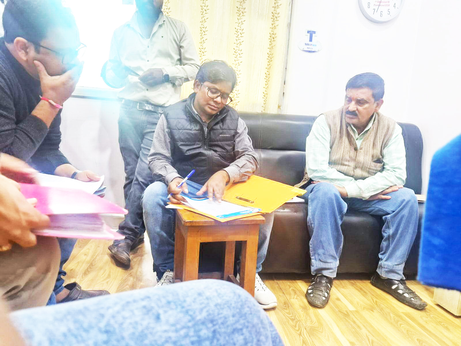 स्वास्थ्य योजनाओं की जमीनी पड़ताल के लिए निजी अस्पतालों में सीएमएचओ की टीम कर रही जांच