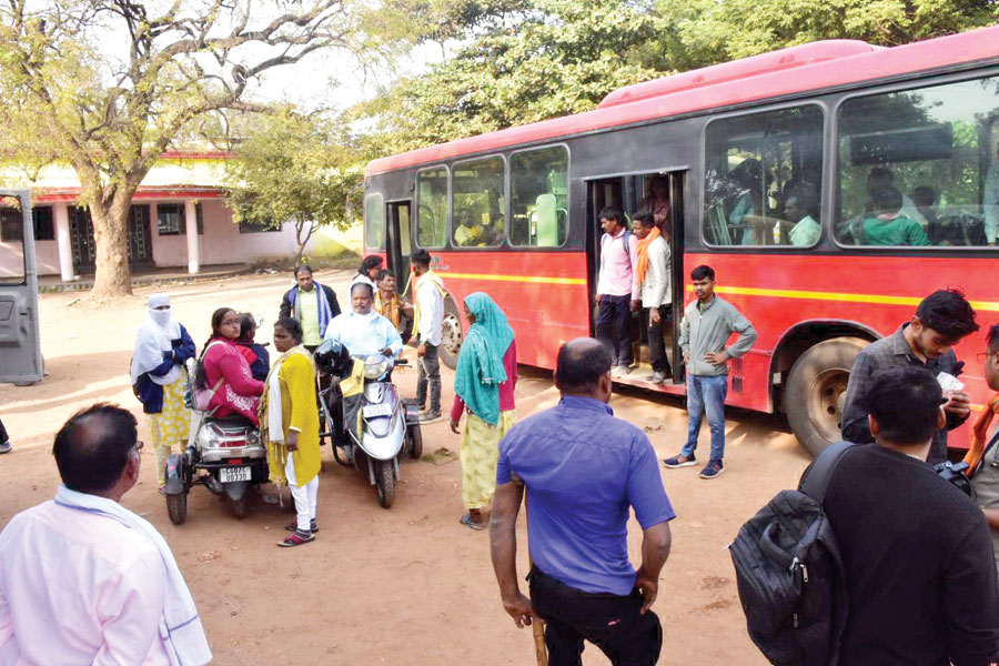 विकलांग दिवस पर प्रदर्शन को मजबूर नौ माह से आंदोलनरत दिव्यांग