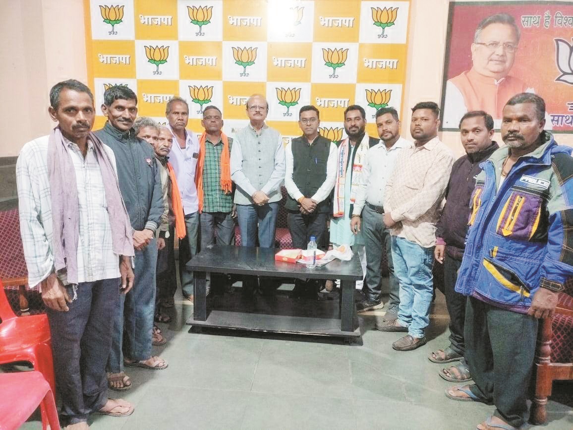 पूर्व सांसद अभिषेक के प्रयासों से किसानों को मिलने लगा टोकन