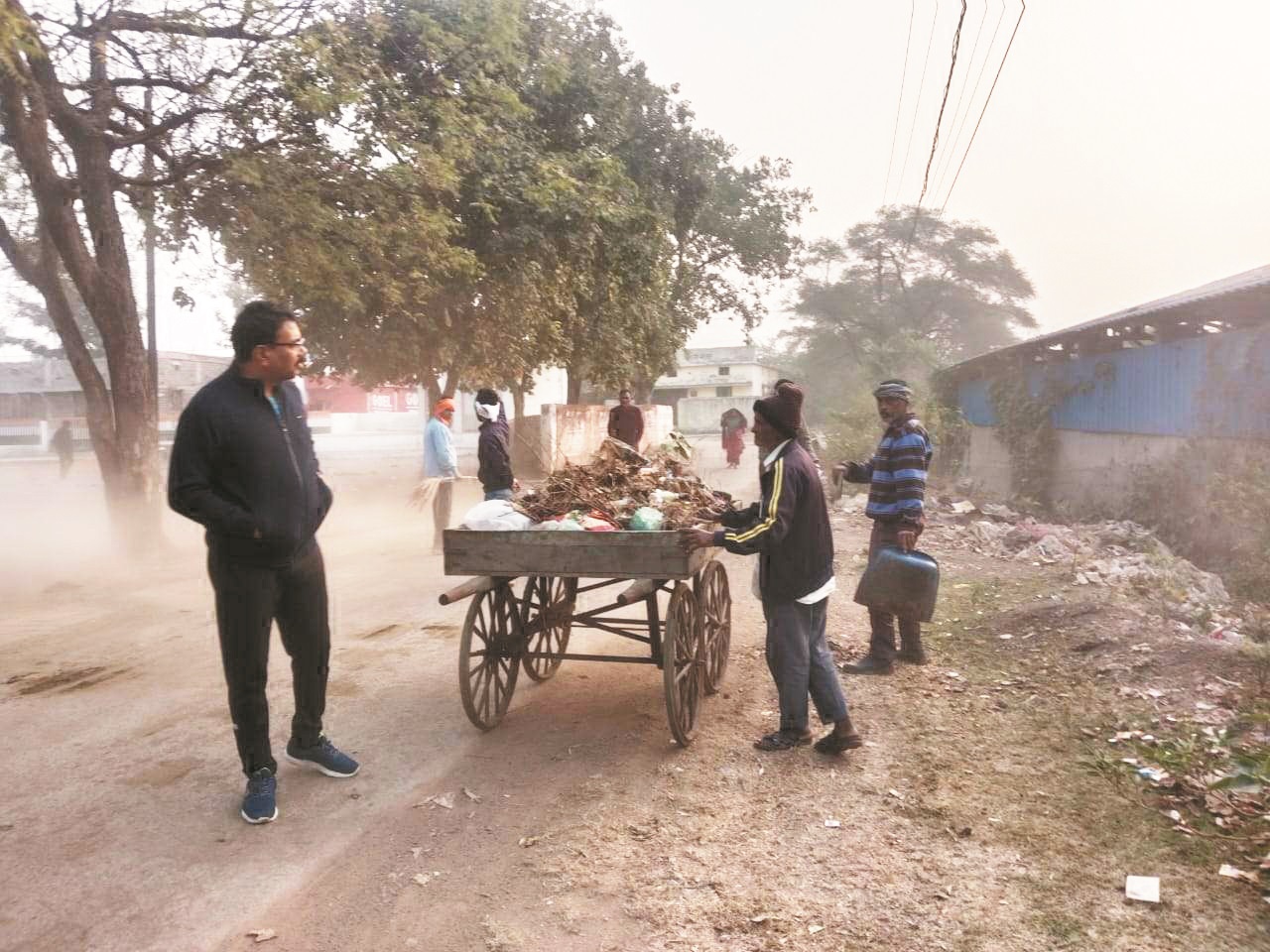 कंचनबाग क्षेत्र में पर्याप्त पानी नहीं आने की शिकायत पर आयुक्त ने किया निरीक्षण