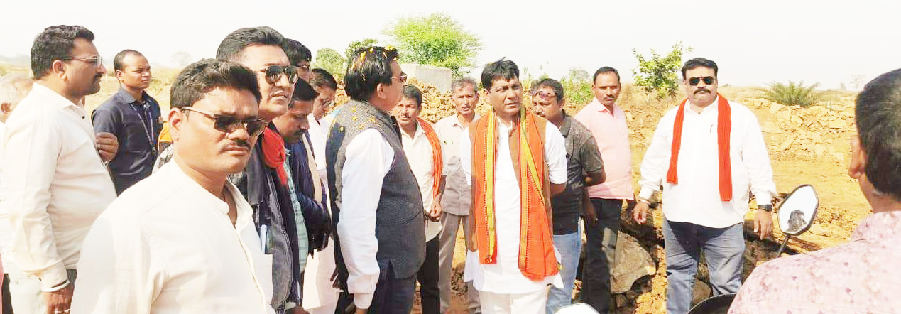 प्रस्तावित महतारी सदन के लिए विधायक  सिन्हा ने भोरिंग में किया स्थल निरीक्षण