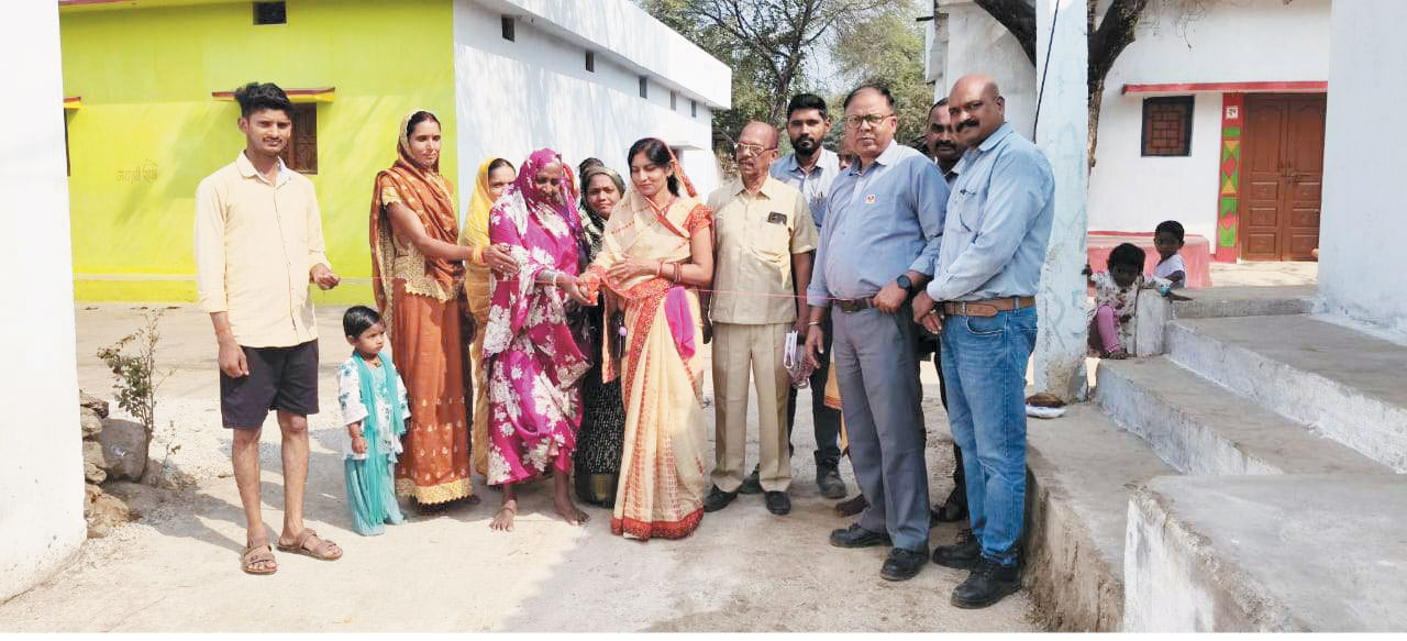 अल्ट्राटेक कुकुरदी सीमेंट संयंत्र द्वारा निर्मित सीसी रोड का उद्घाटन