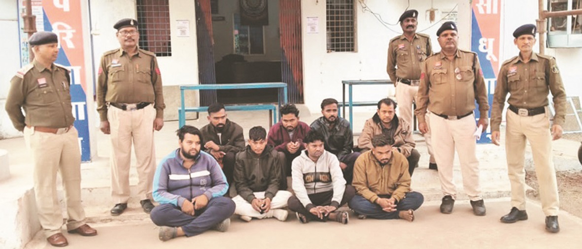 क्रिकेट : ऑनलाइन सट्टा खिला रहे 12 आरोपी गिरफ्तार