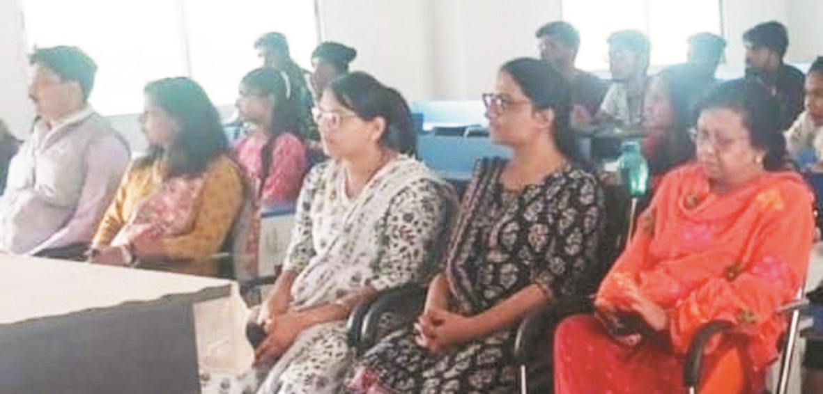 आत्मानंद महाविद्यालय में विश्व प्रदूषण नियंत्रण दिवस पर कार्यक्रम