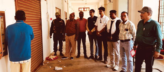 चुनाव अधिकारी ने ली सुरक्षा की जानकारी