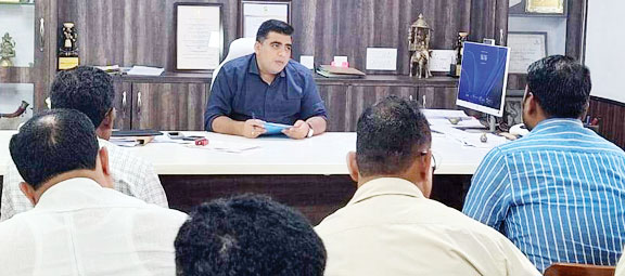    अधूरे काम करने वाले ठेकेदारों को करें ब्लैकलिस्ट- कलेक्टर