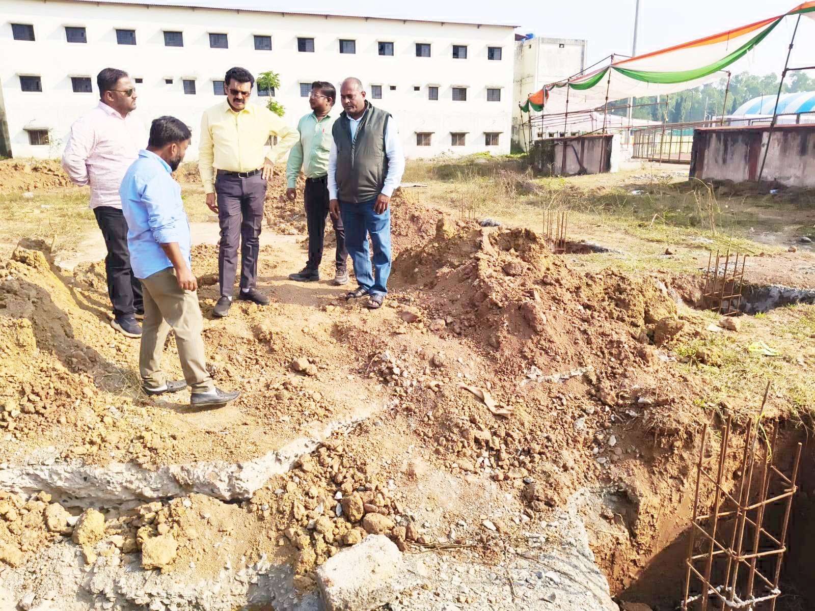 विभिन्न निर्माण कार्यों का  अवलोकन करने पहुंचे महापौर