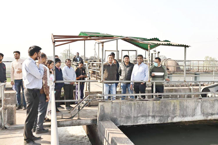 बसवराजू ने सरोना डंपिंग यार्ड चंदनडीह एसटीपी में चल रहे कार्य देखें