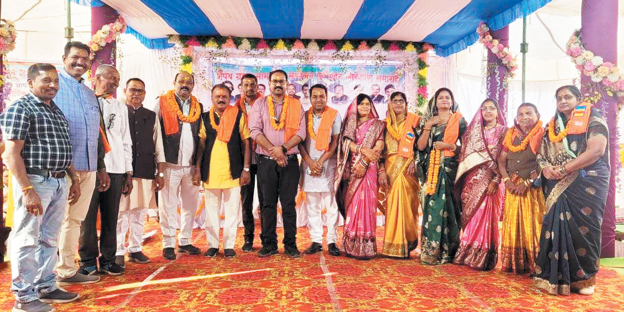 शपथ ग्रहण में शामिल हुए नवापारा साहू समाज के पदाधिकारी