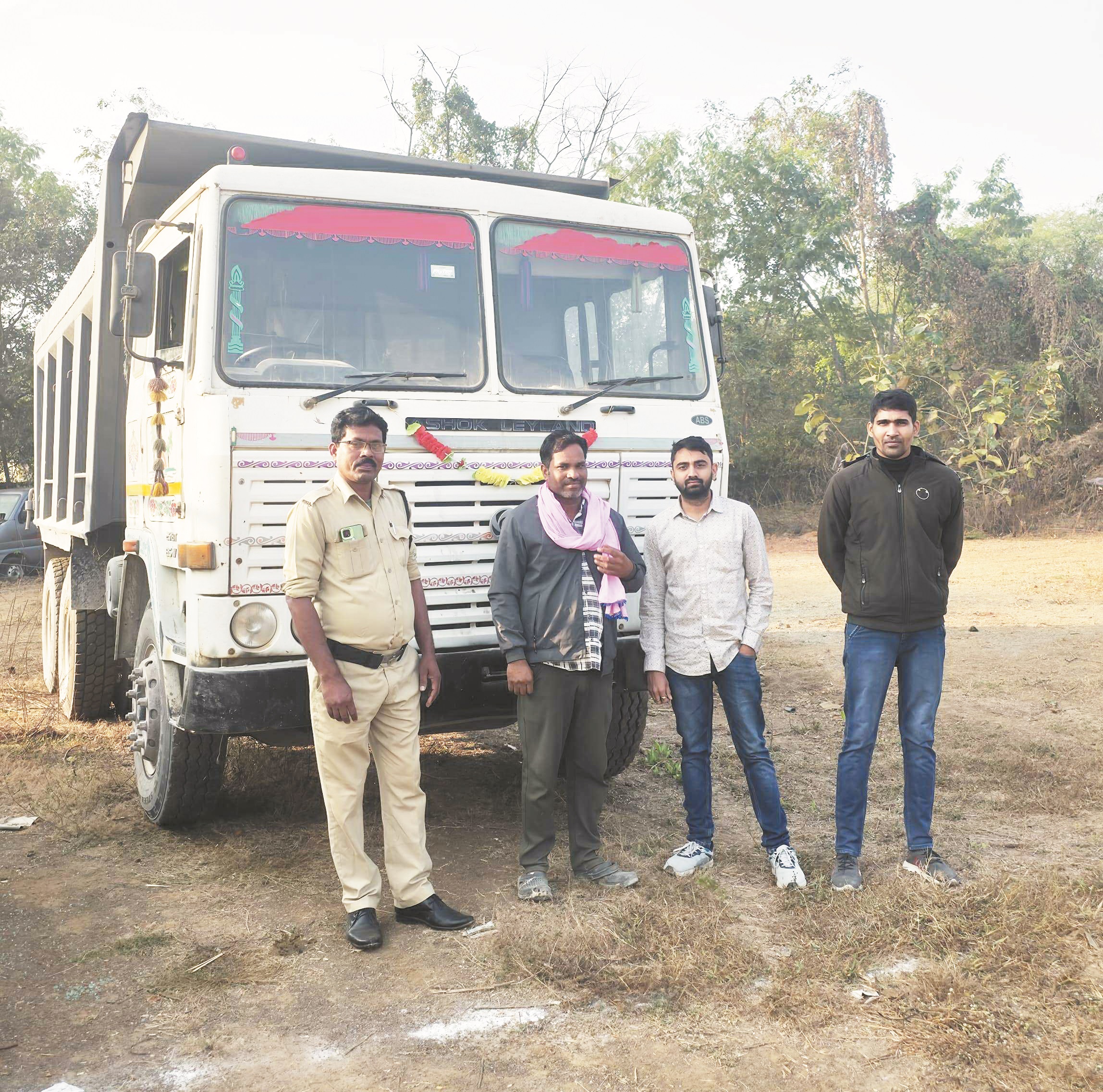  खनिजों का अवैध उत्खनन, परिवहन एवं भण्डारण, गाडिय़ां जब्त