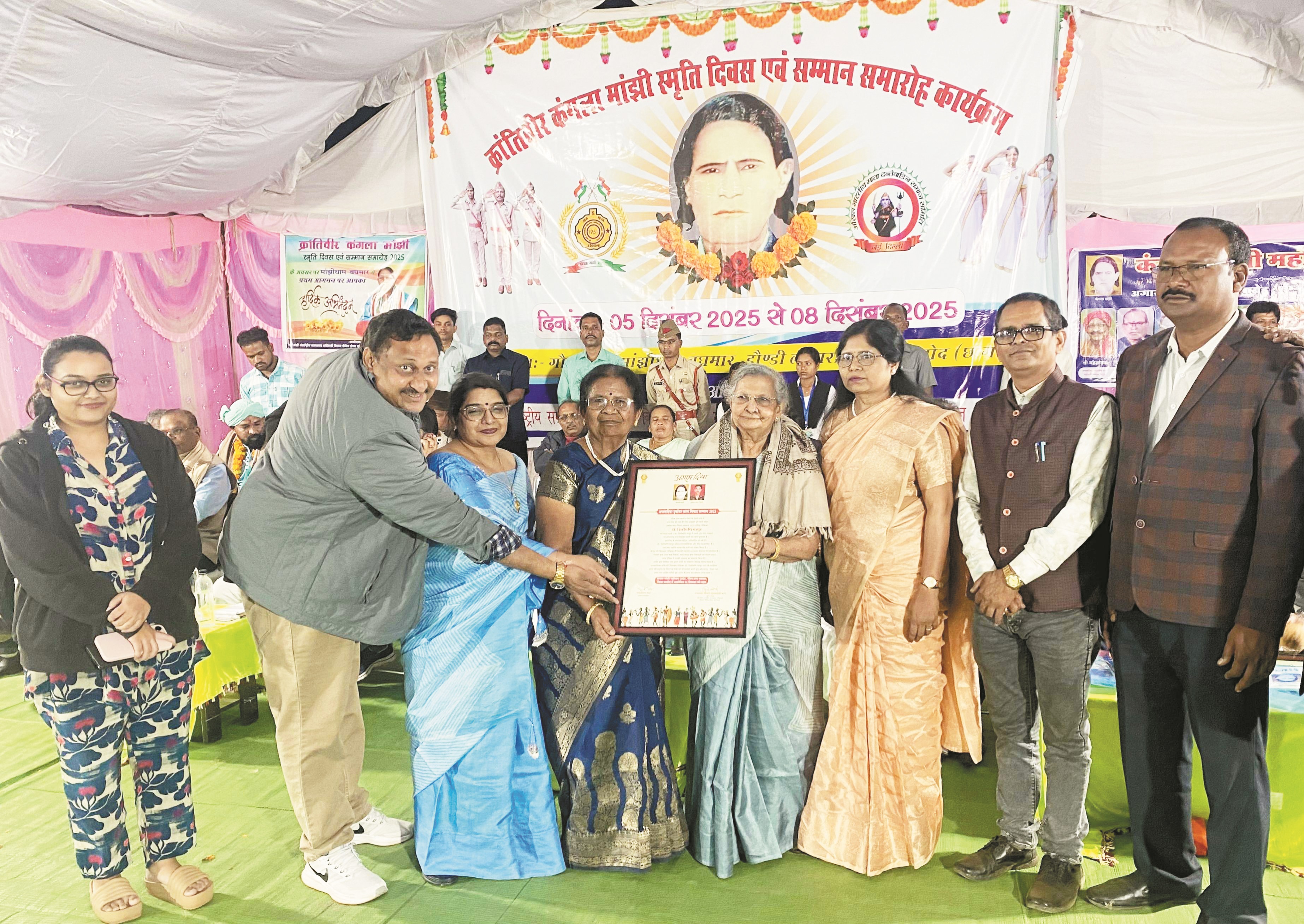 डॉ.शिरोमणि माथुर को अगासदिया दुर्वासा लाल निषाद सम्मान