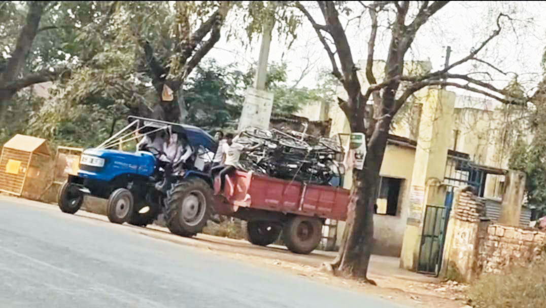 दो शिक्षकों पर गिरी गाज, एक साल के वेतन वृद्धि रोकने की अनुशंसा