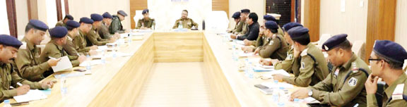 थानों में महिला पुलिसकर्मियों की तैनाती और आत्मरक्षा प्रशिक्षण पर जोर