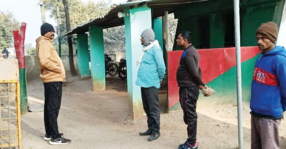 अलसुबह कलेक्टर ने अंतरराज्यीय चेक पोस्ट का किया निरीक्षण