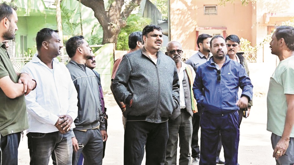 सडक़ निर्माण स्थल का मंत्री ने किया निरीक्षण