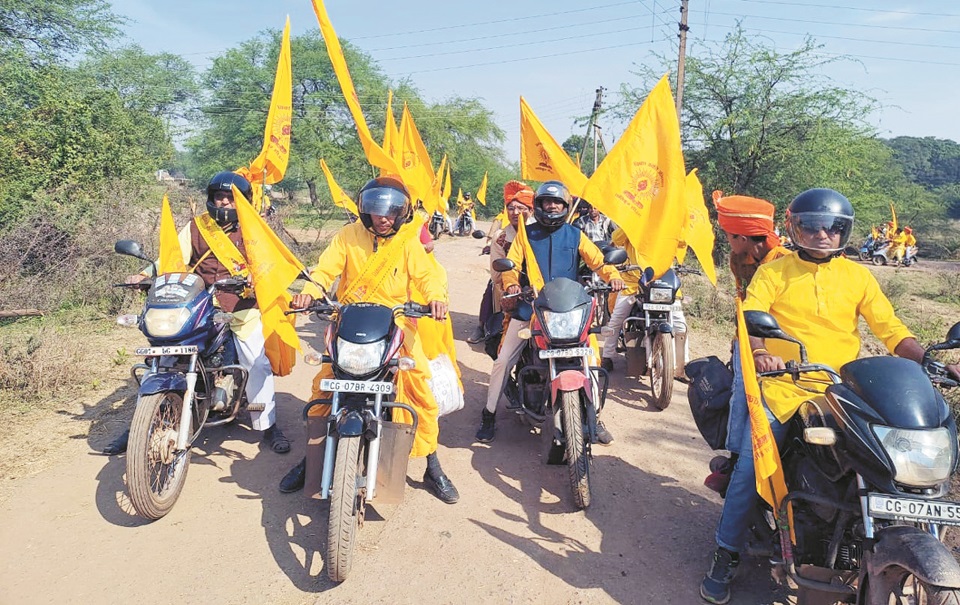 राष्ट्र शौर्य समृद्धि गायत्री महायज्ञ के प्रचार के लिए निकली बाईक रैली