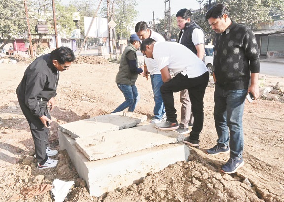 भिलाई निगम आयुक्त ने किया नेहरू नगर पूर्व और सूर्या मॉल क्षेत्र के कार्यों का सघन निरीक्षण